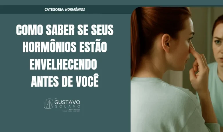 Mulher analisando pés de galinha no espelho para identificar sinais de envelhecimento hormonal."